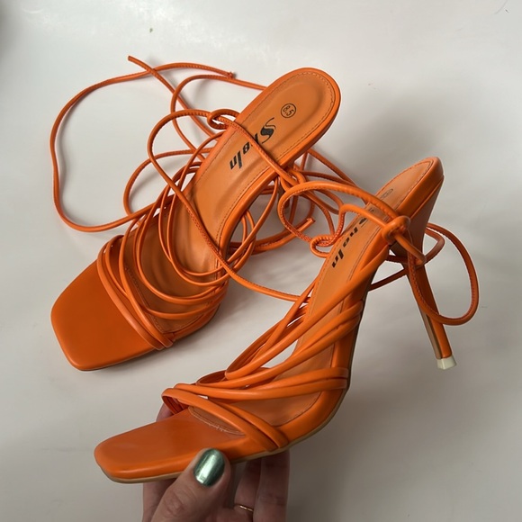 SHEIN Orange strappy high heels 8.5 - Picture 2 of 9